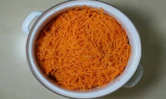 заливаем морковку кипятком