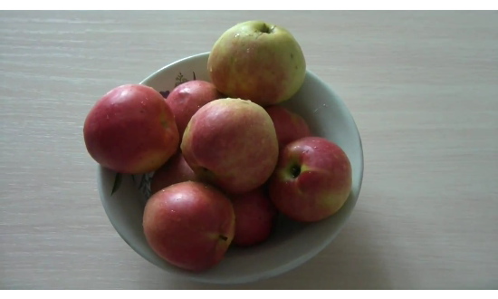 моем яблоки