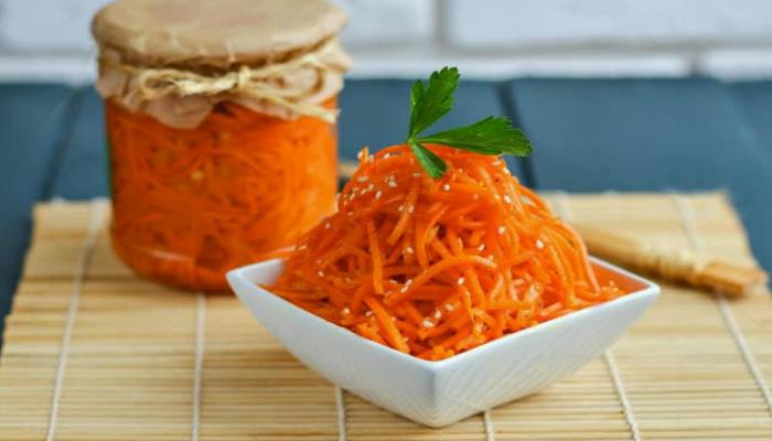 Как приготовить морковь по-корейски на зиму в банках: без стерилизации и с ней