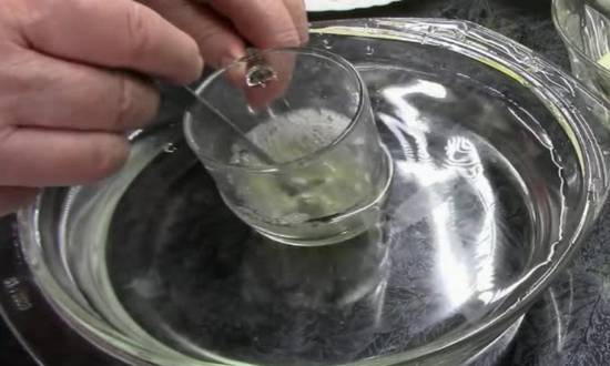 разбавляем желатин в воде