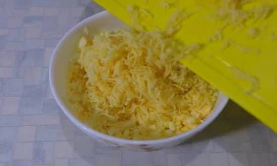 добавляем тертый сыр