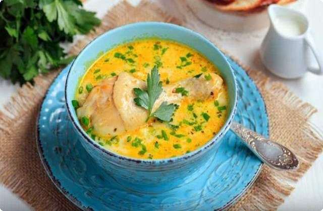 суп с плавленным сыром и курицей